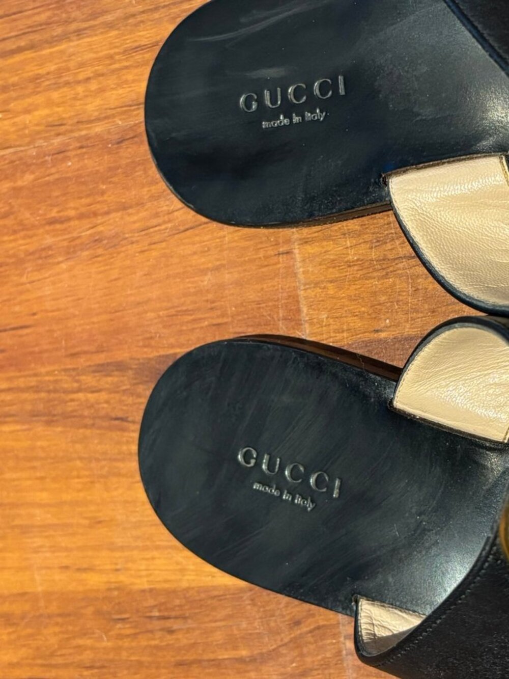 Gucci Marmont Black Leather Thong Sandals Gold GG Logo Size 37 - Picture 3 of 9